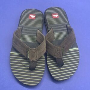 Boys size 4 Quicksilver Sandals
